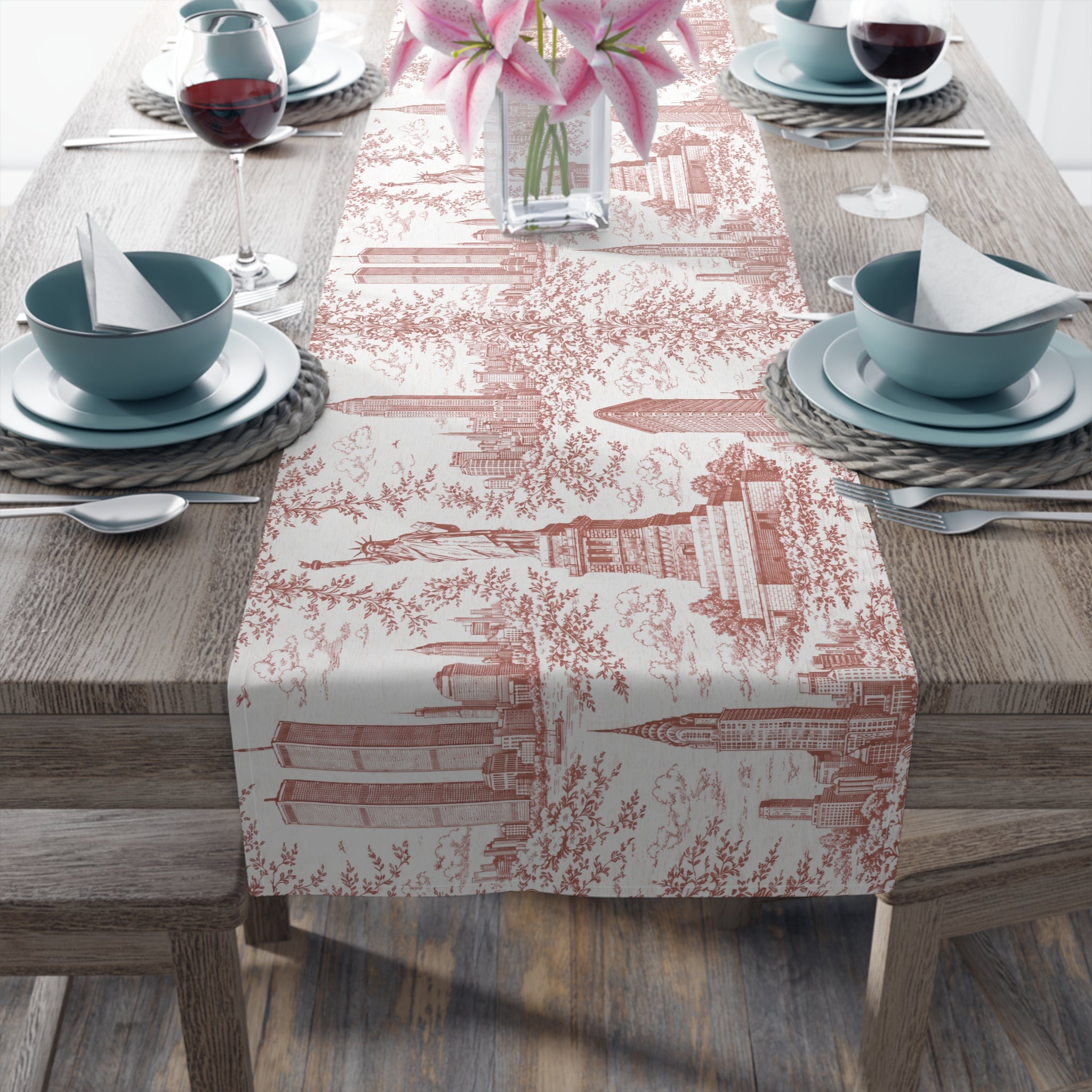 Chemin de table Red Toile de Jouy New York City Cityscape — Décor de table Paysage urbain de New York Chinoiserie