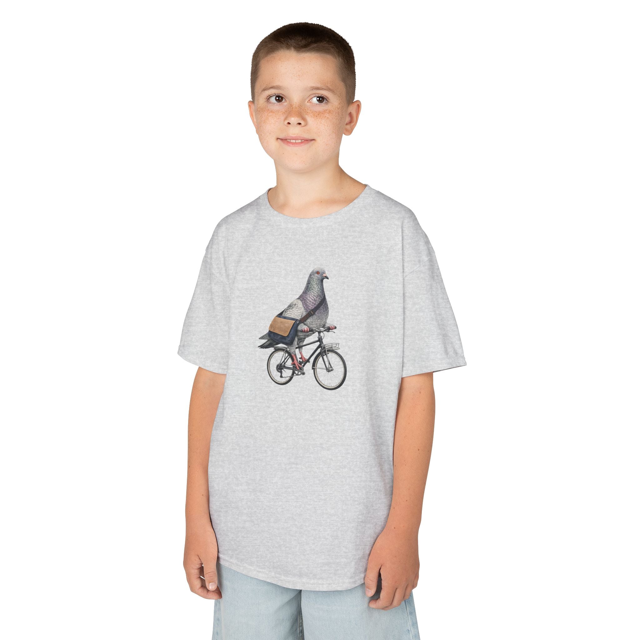 Camiseta personalizable para niños "Pigeon Bike Rider" en Midtown NYC — Bonita camiseta de ciclista con pájaro para niños