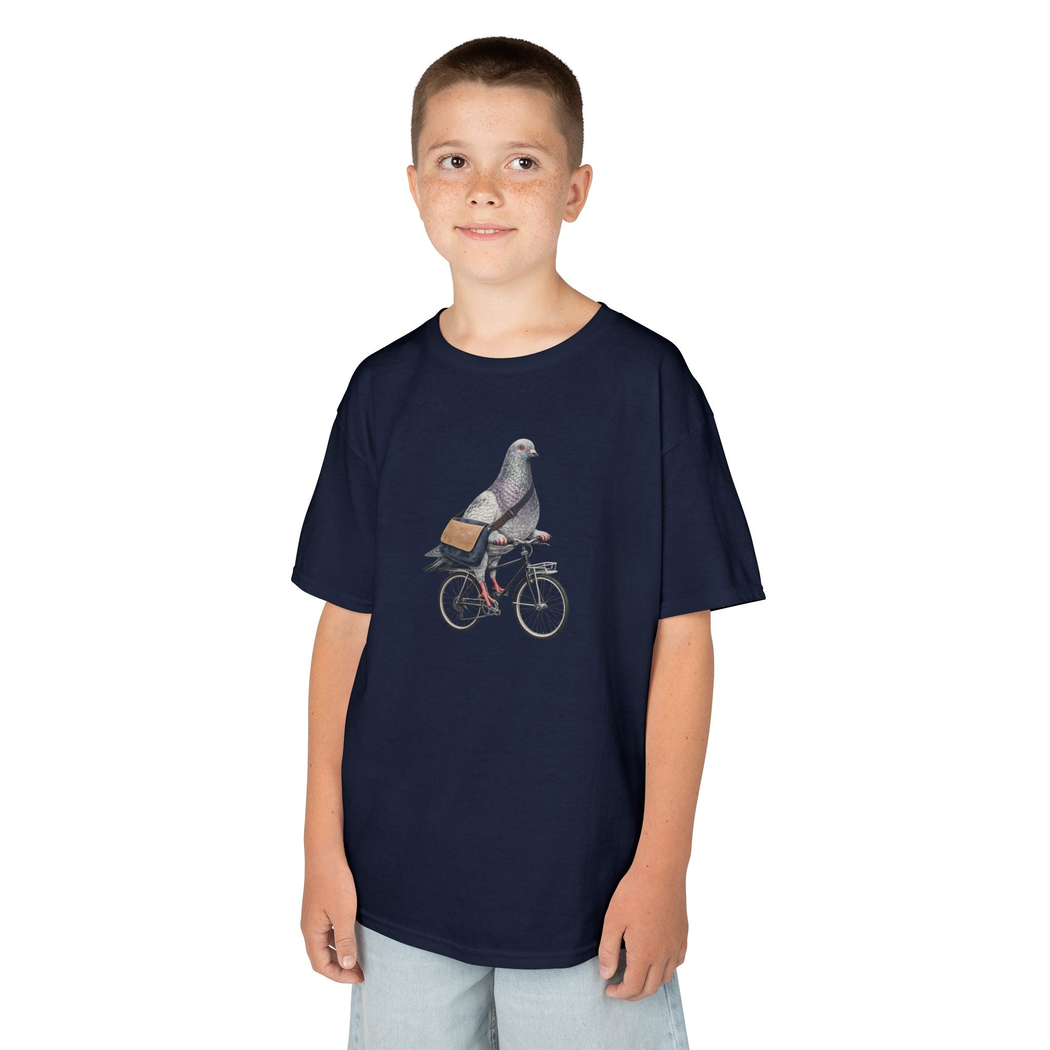Camiseta personalizable para niños "Pigeon Bike Rider" en Midtown NYC — Bonita camiseta de ciclista con pájaro para niños