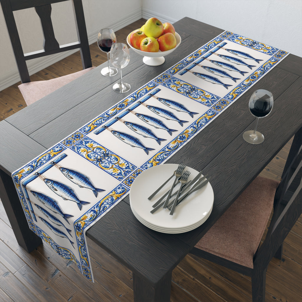 Camino de mesa con azulejos azules y amarillos de peces estilo East Hampton — Decoración de cocina de sardina azul, acento costero para comedor