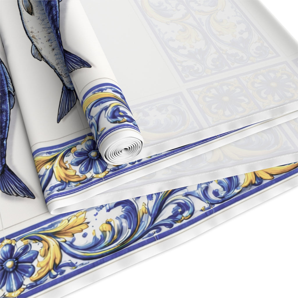 Chemin de table East Hampton carreaux de ciment bleus et jaunes motif poisson — Décor de cuisine sardines bleues, accent de table côtier