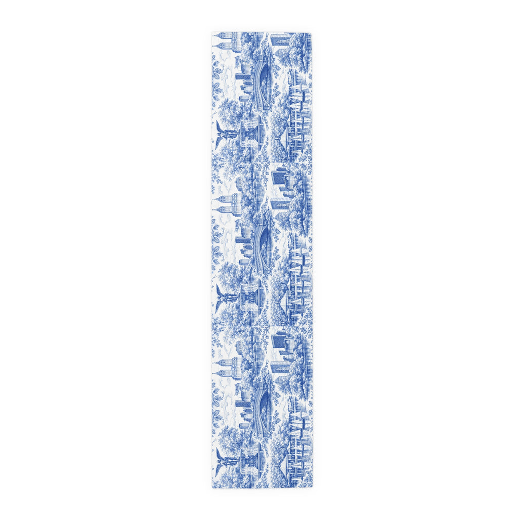 Camino de mesa Blue Toile de Jouy de Central Park NYC — Decoración Chinoiserie para mesa de comedor de Nueva York