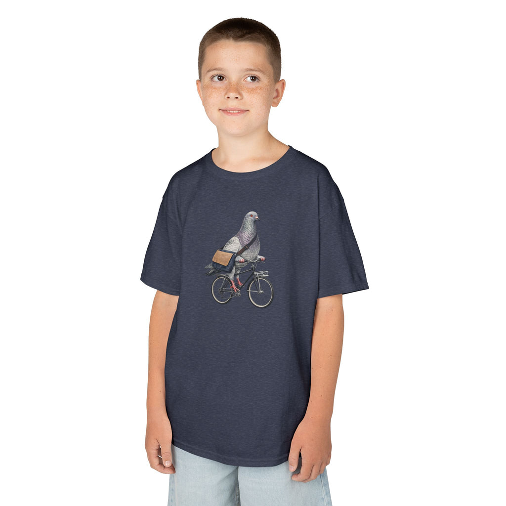 Camiseta personalizable para niños "Pigeon Bike Rider" en Midtown NYC — Bonita camiseta de ciclista con pájaro para niños