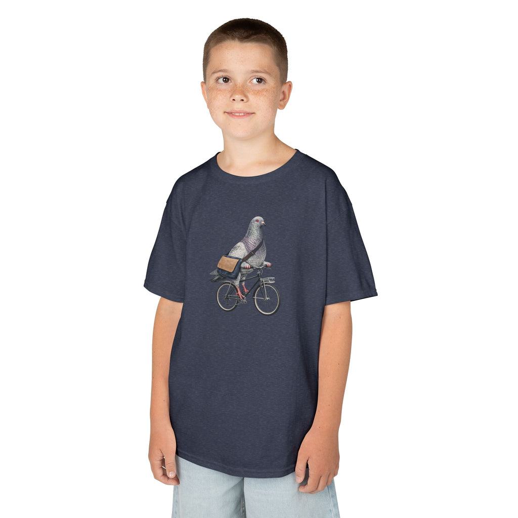 Camiseta personalizable para niños "Pigeon Bike Rider" en Midtown NYC — Bonita camiseta de ciclista con pájaro para niños