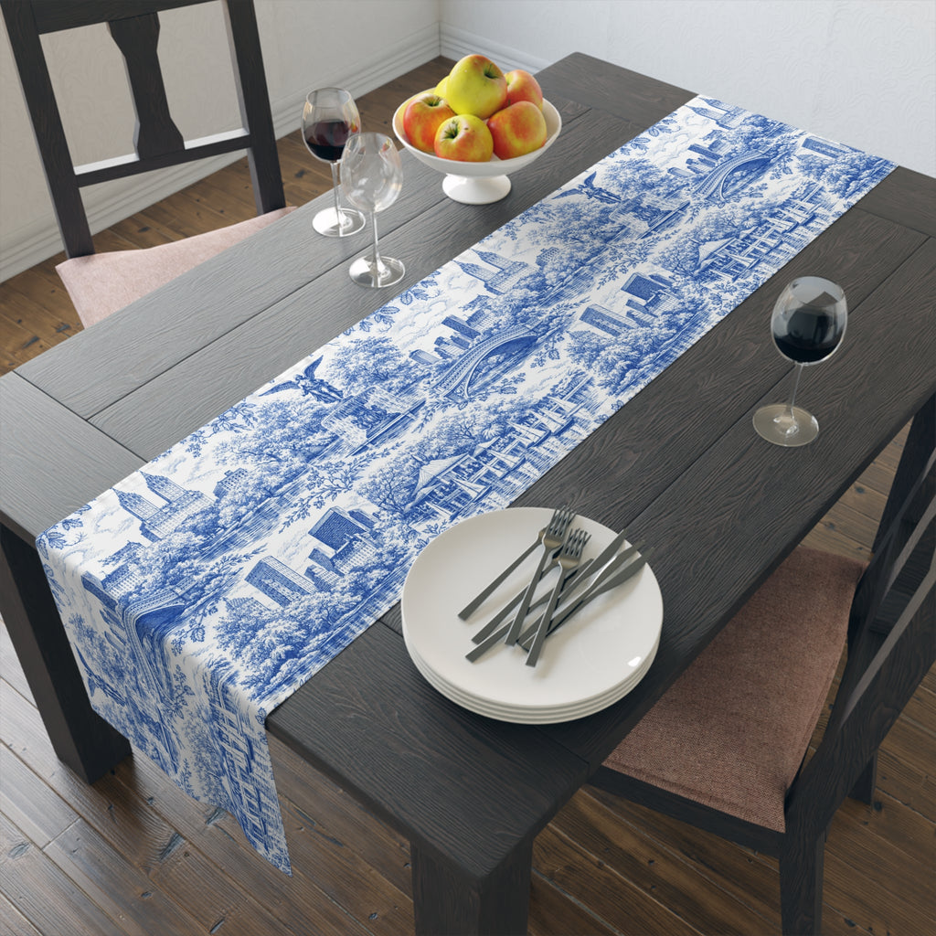 Camino de mesa Blue Toile de Jouy de Central Park NYC — Decoración Chinoiserie para mesa de comedor de Nueva York