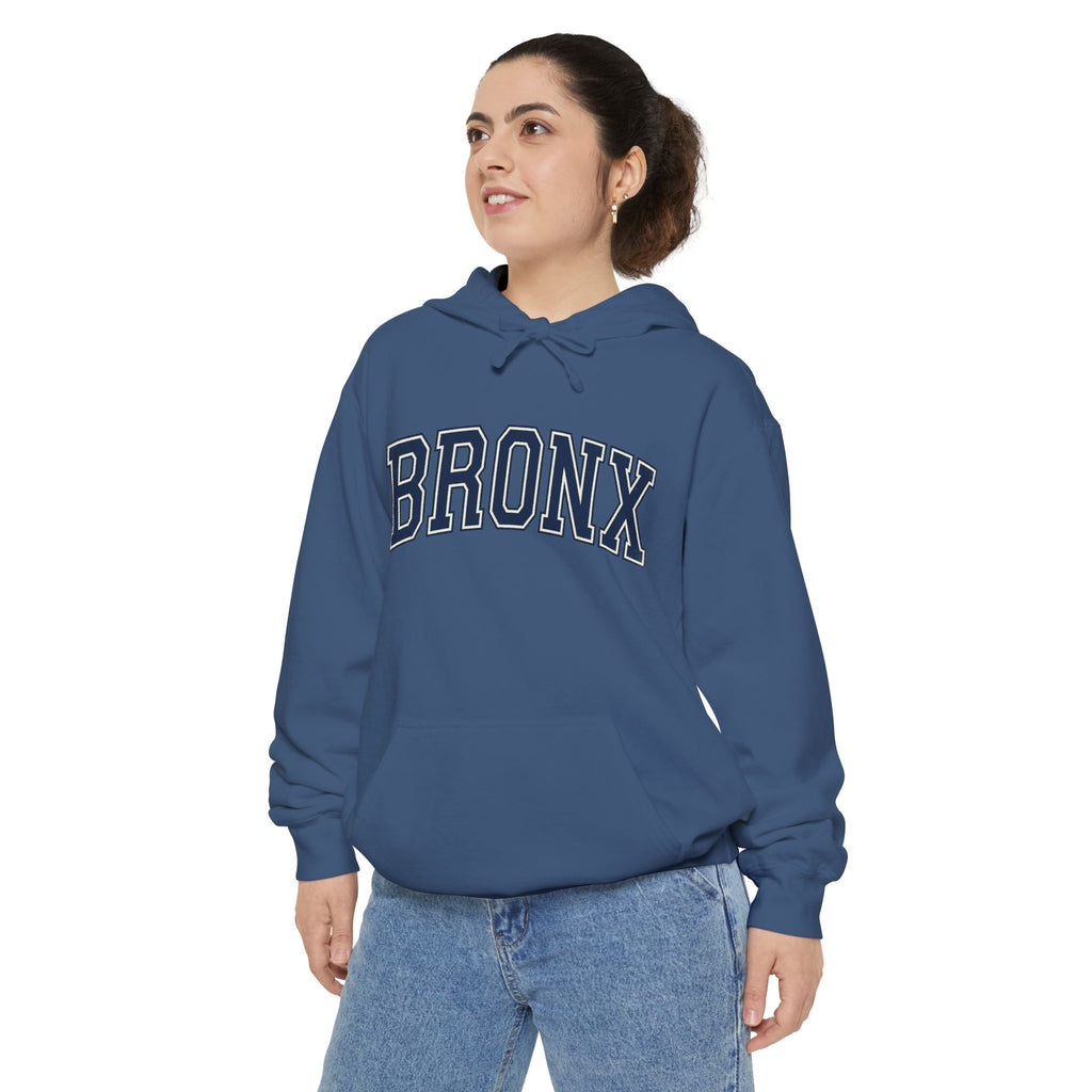 Sudadera con Capucha Bronx — Suéter con Capucha Teñido en Prenda