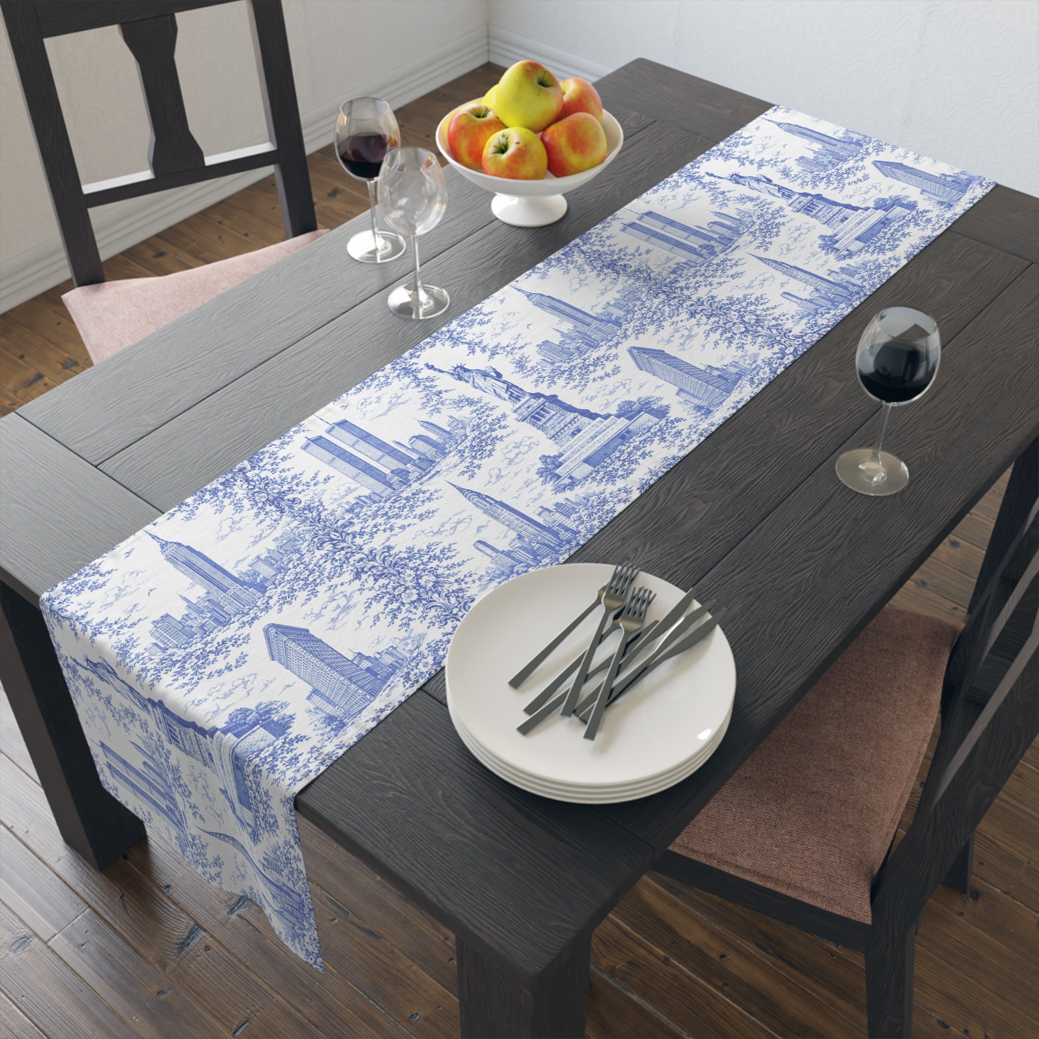 Chemin de table Toile de Jouy bleue Paysage urbain de New York — Décoration de table panoramique NYC Chinoiserie Skyline